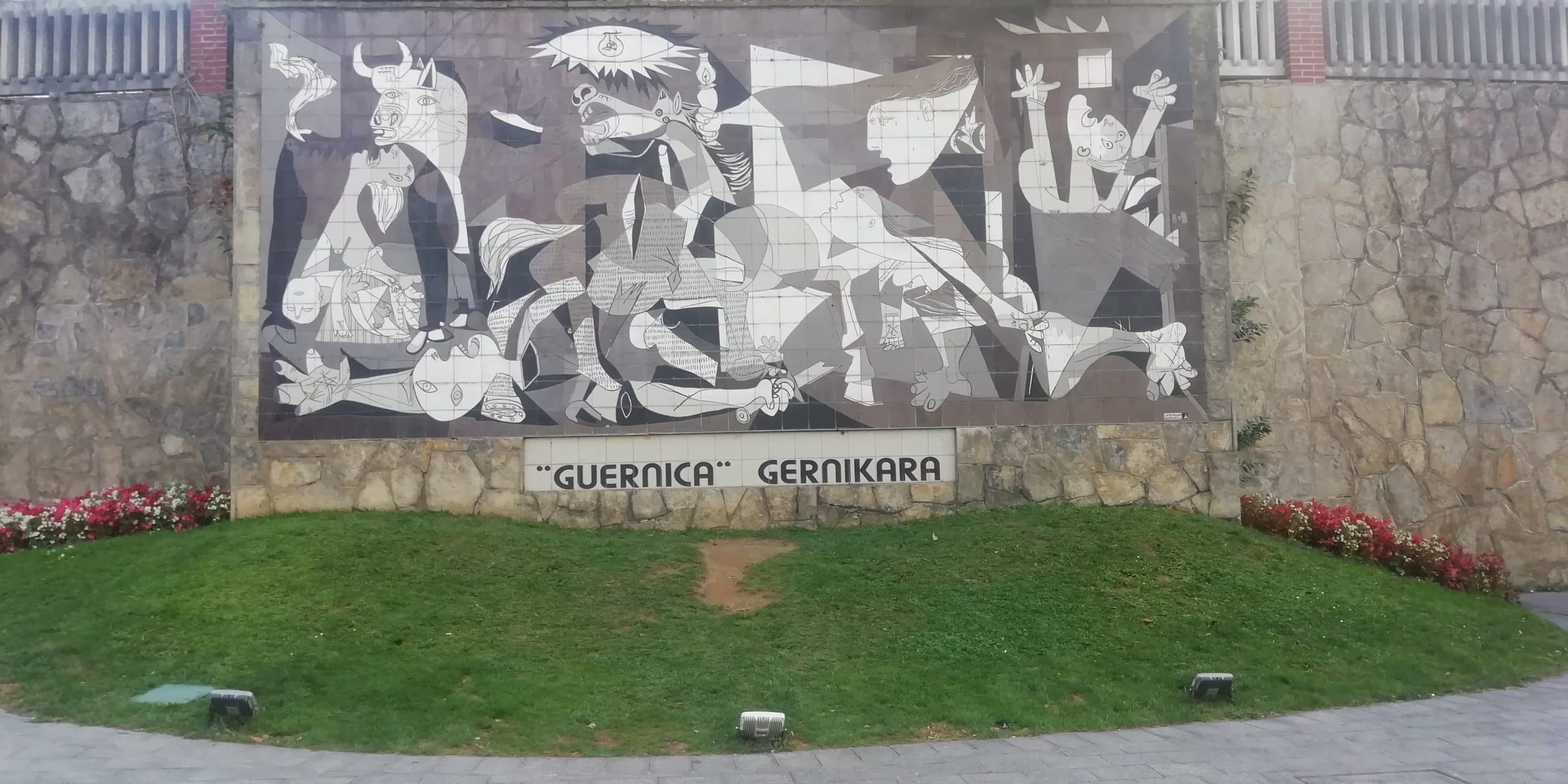 The tiled version of Gernika