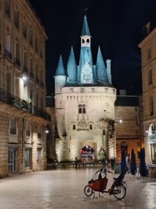 Porte Cailhau, at night
